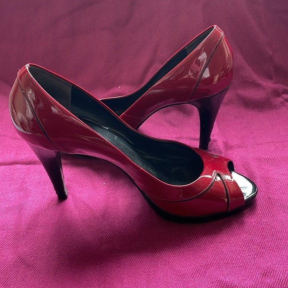 Ann Taylor Peep Toe Patent Leather Red Platform Heel Pump/black piping. Size 7.5 - Picture 8 of 17